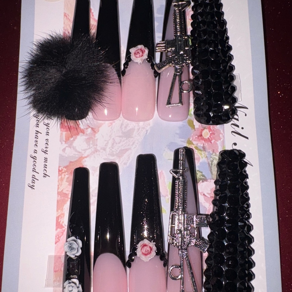 Elegant Pink and Black Nail Set